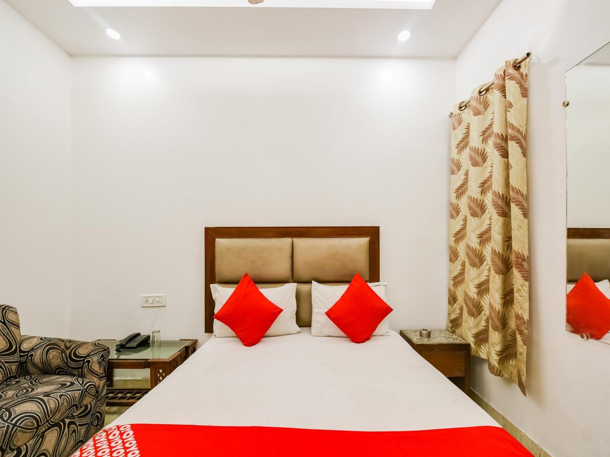 Oyo West India Hotel 3*