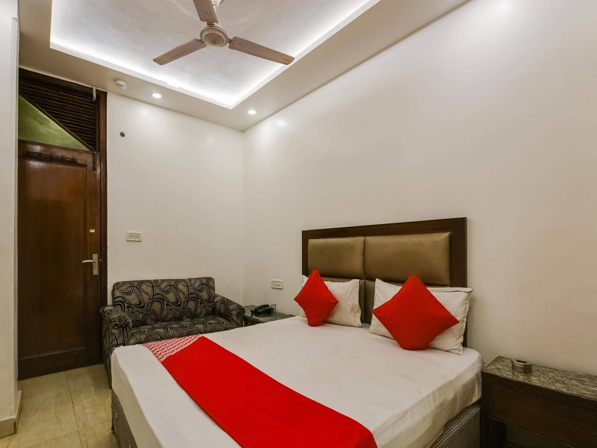 Oyo West India 3*