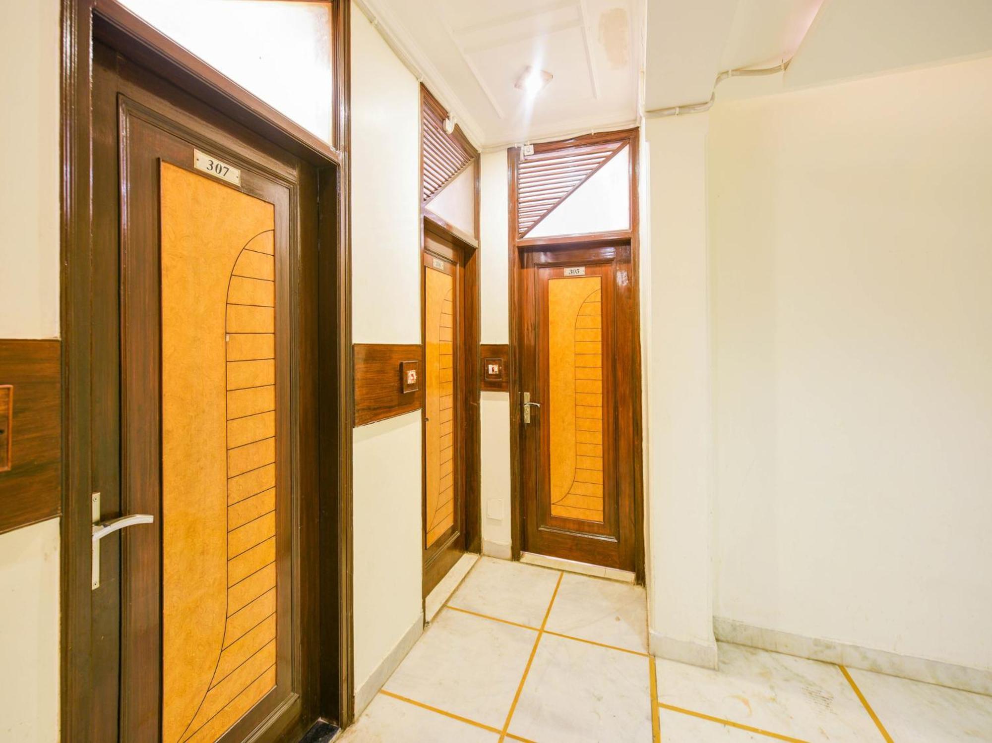 Oyo West India Hotel 3*
