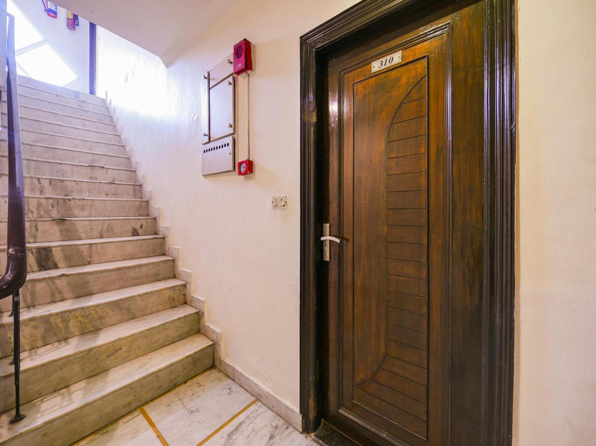 Oyo West India Hotel