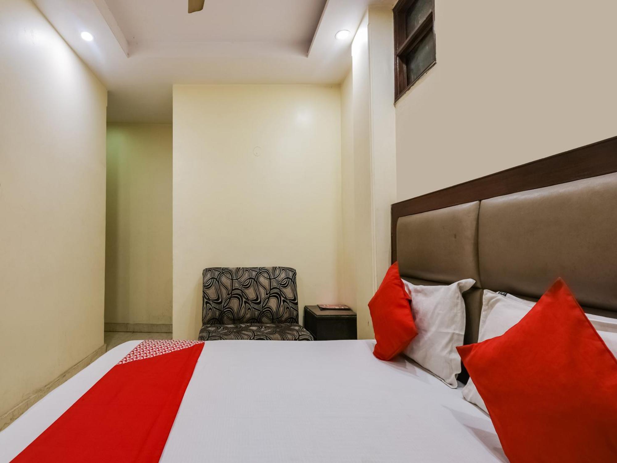 Oyo West India 3* New Delhi