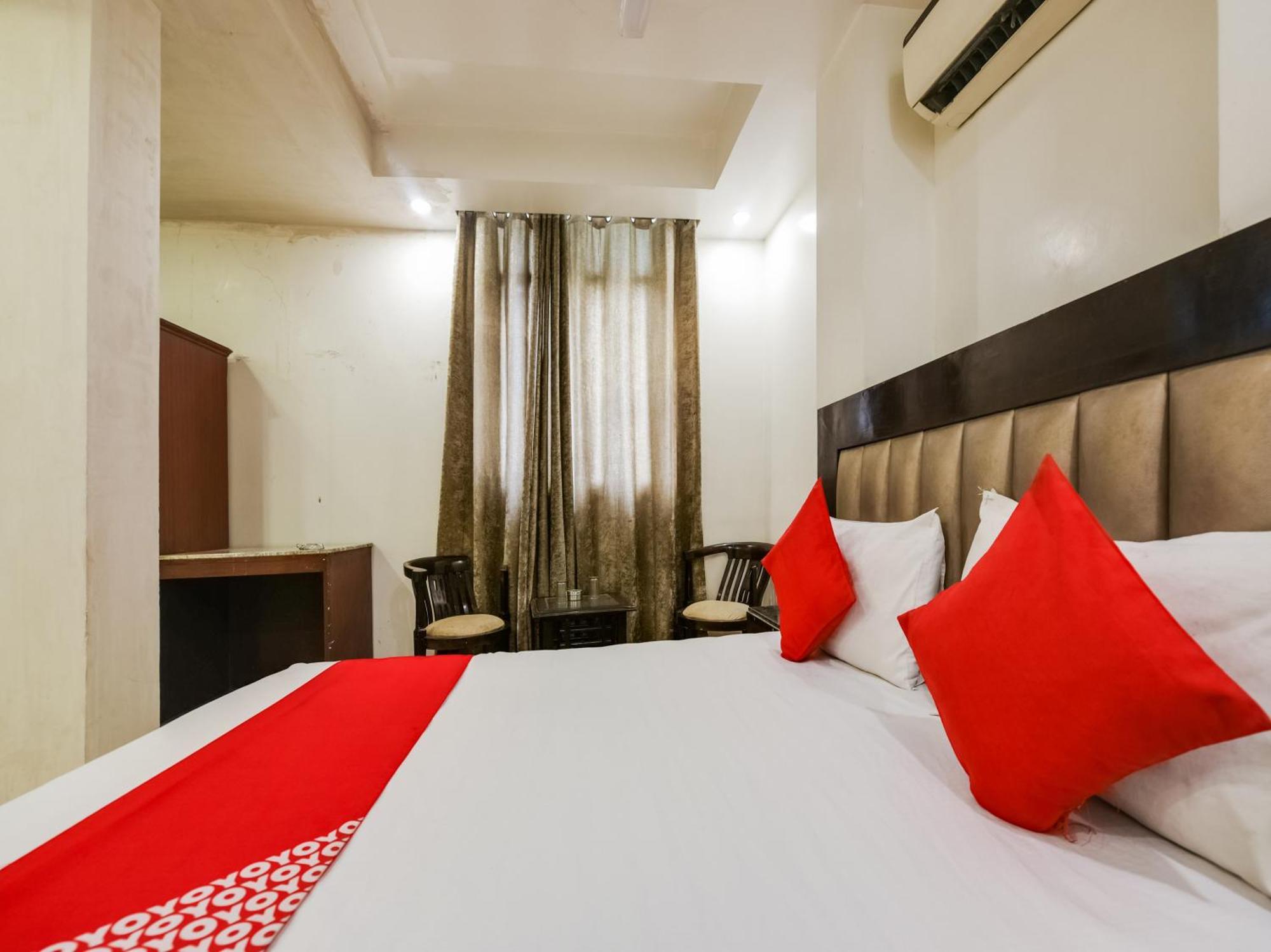 Hotel Oyo West India 3*