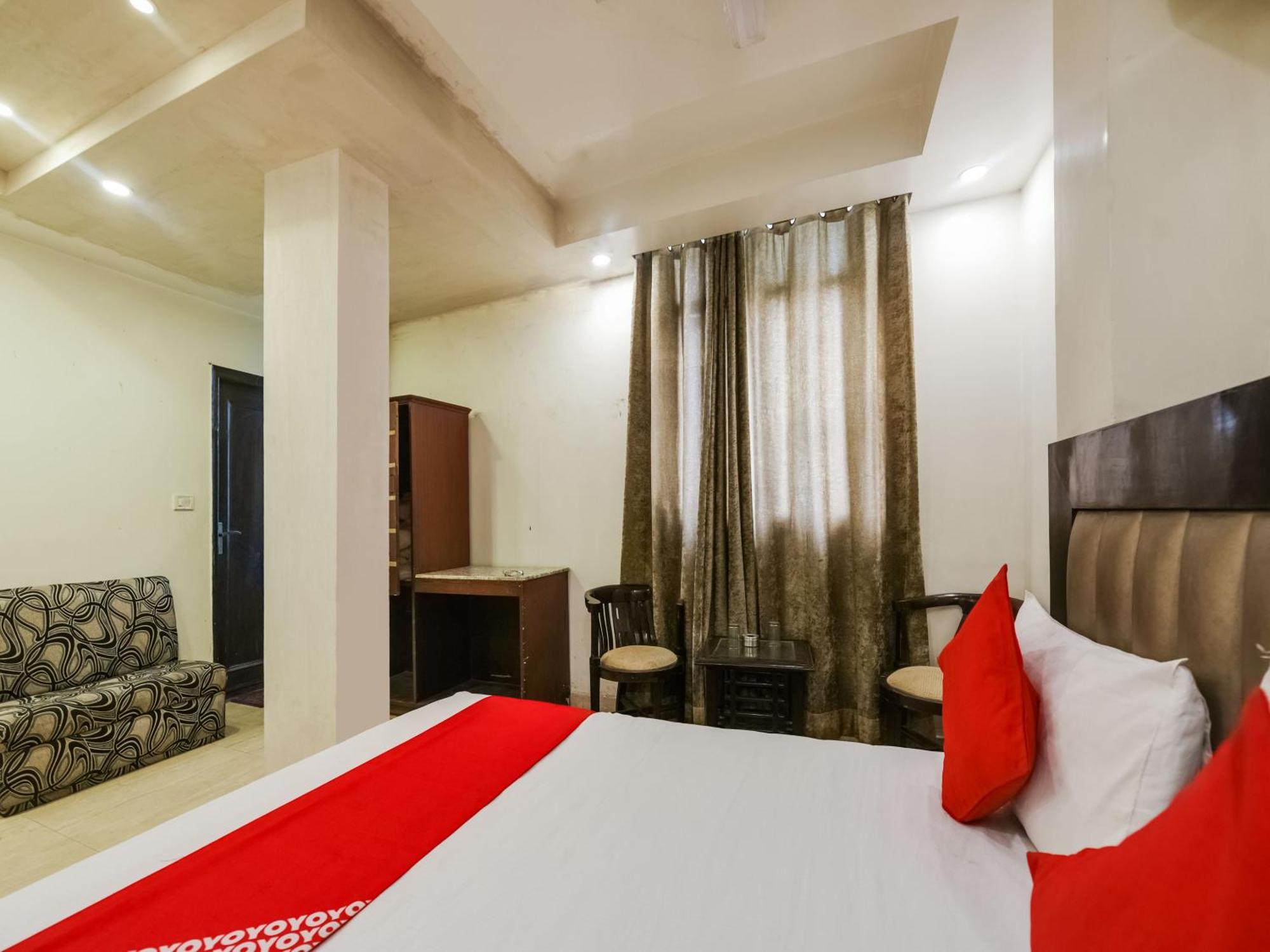 Oyo West India 3*