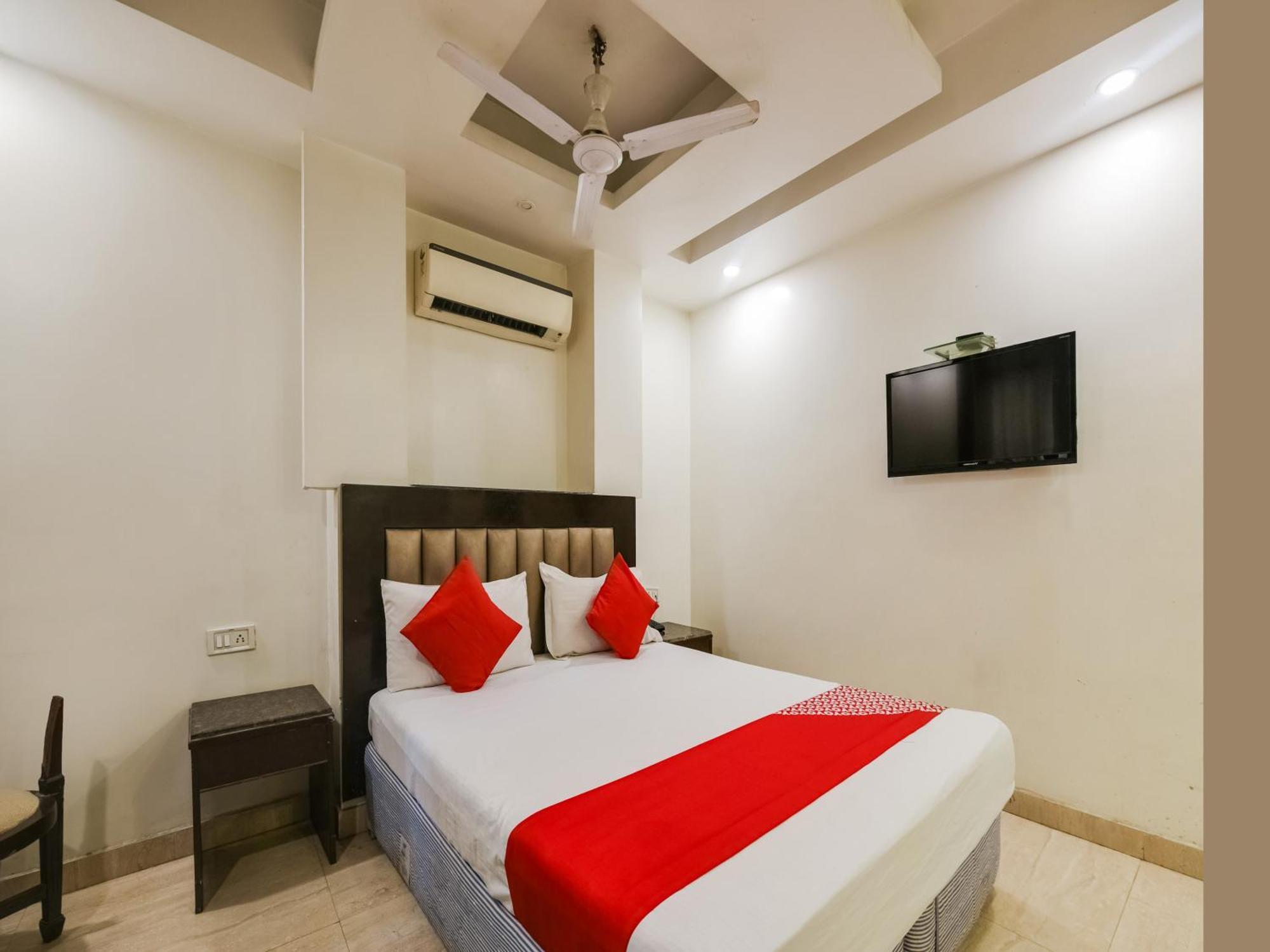 Oyo West India Hotel 3*