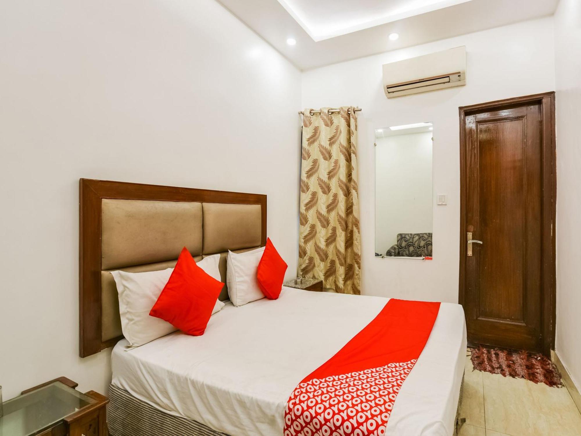 Oyo West India Hotel New Delhi